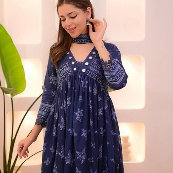 Women Printed Anarkali Kurta and Pant Set with Dupatta - Picture 2 of 6